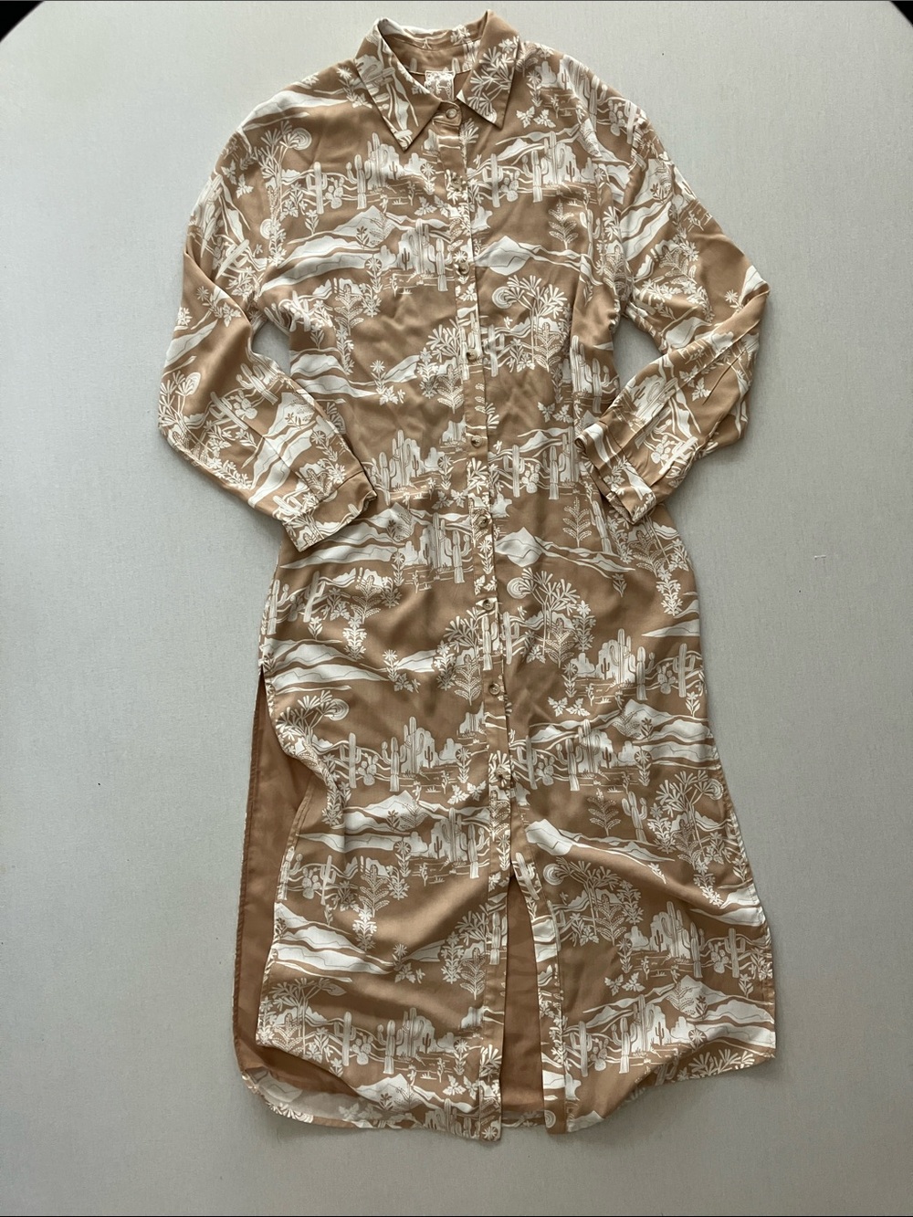 Sadie & Sage Tan and White Printed Long-Sleeve Button Shirt Dress